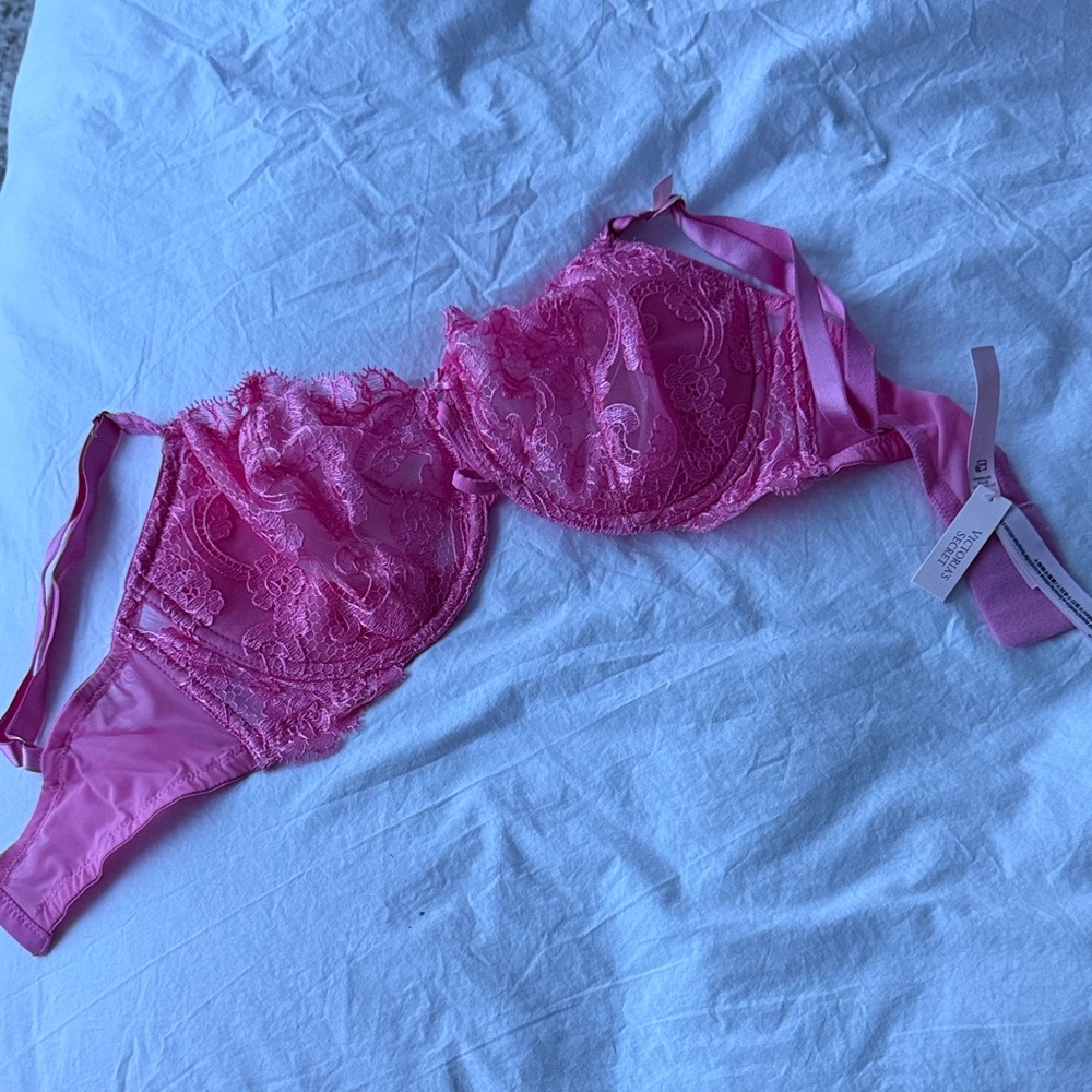Victoria's Secret Hot Pink Lace Underwire Bra Unlined - Picture 2 of 5